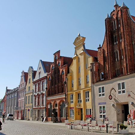 Ferienhaus Am Sund Altefähr エクステリア 写真